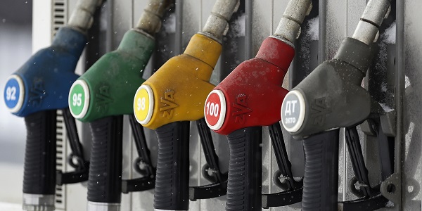 Компенсации за сдерживание цен на бензин нефтекомпании получат не раньше лета